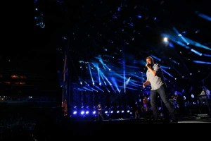 Randy Houser Stuns LP Field Stadium with Acoustic Delivery of "Like A Cowboy" During 2015 CMA Music Festival