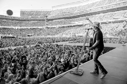 Jason Aldean Earns #1 Song After Sold-Out Headlining Run