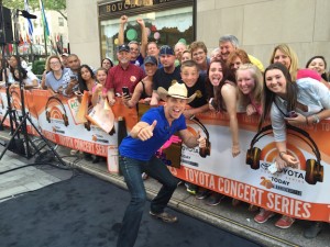 Dustin Lynch made his debut on NBC’s TODAY show