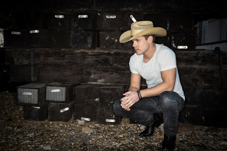Dustin Lynch melts down Country radio with the release of his new single “Mind Reader” this week.