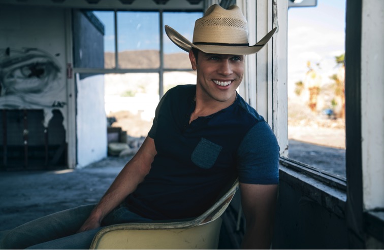 DUSTIN LYNCH Notches Fourth Straight #1 With “SEEIN’ RED”